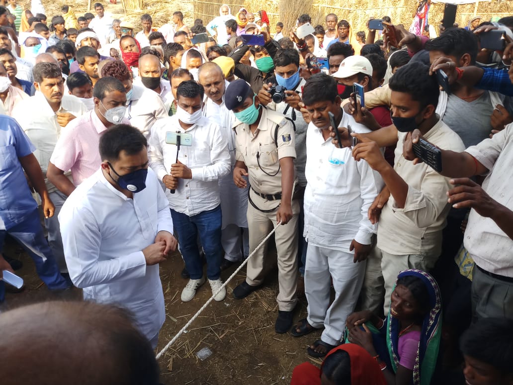 tejaswi yadav met mahadalit family