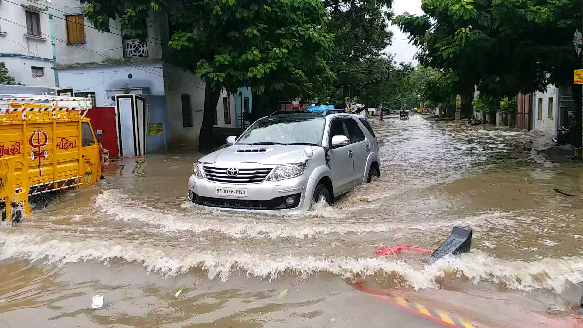 पानी ही पानी