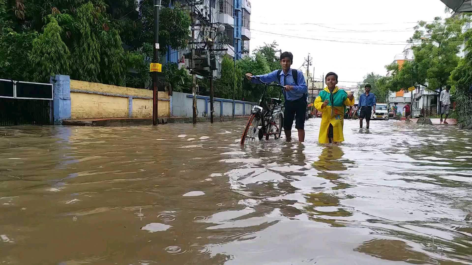 पानी ही पानी