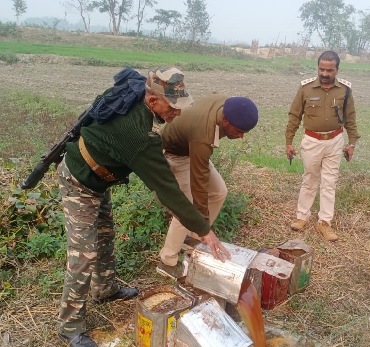 महुआ शराब बनाने वाला जावा जब्त