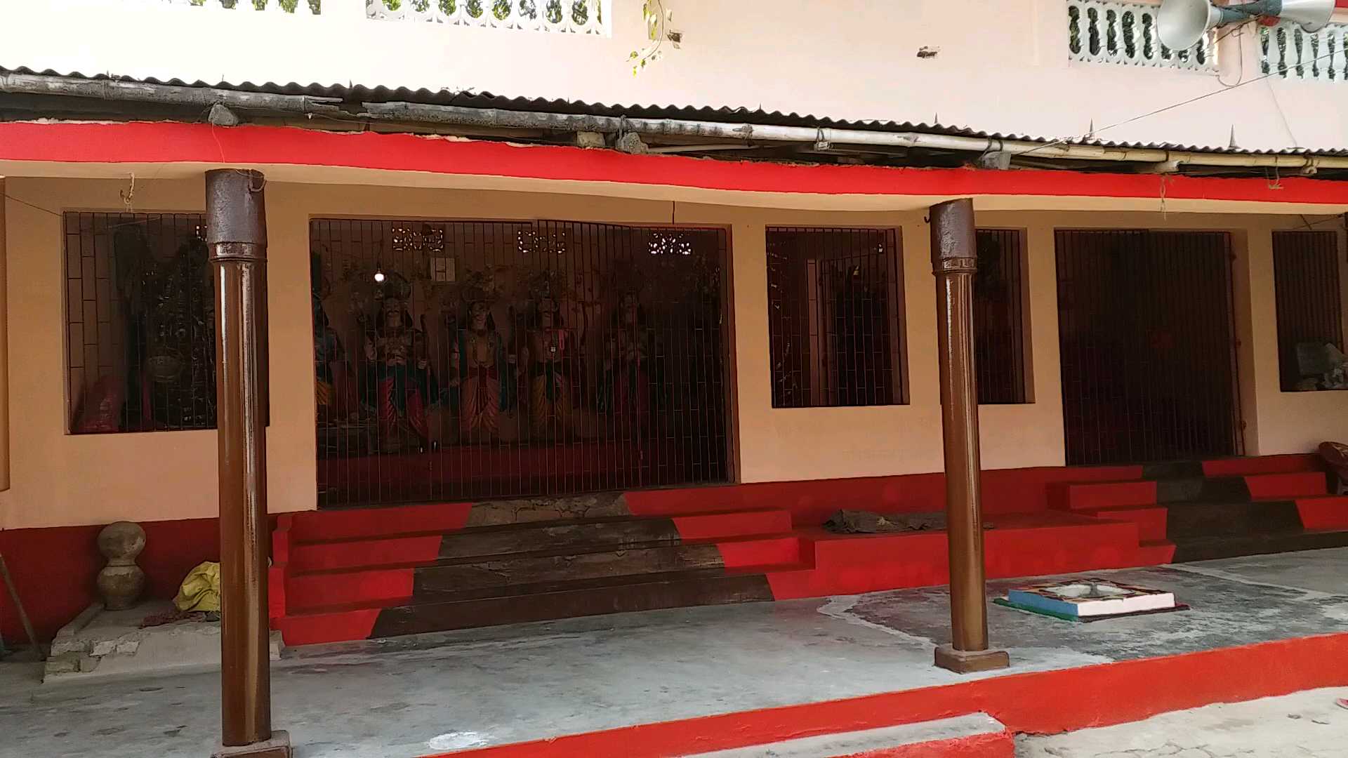 पांडव कृष्णधाम मंदिर परिसर