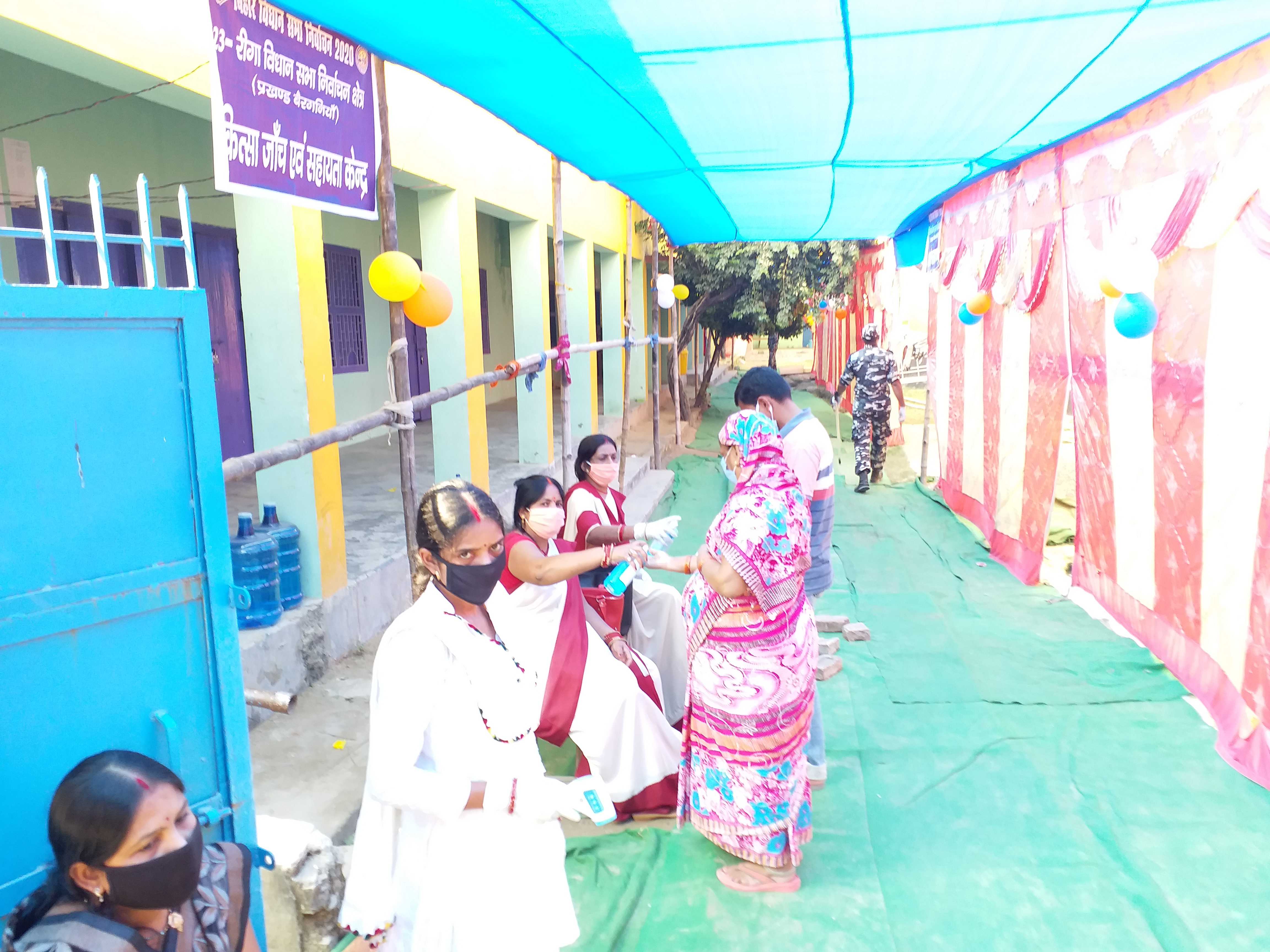 Peaceful voting continues in Indo-Nepal border area in sitamarhi