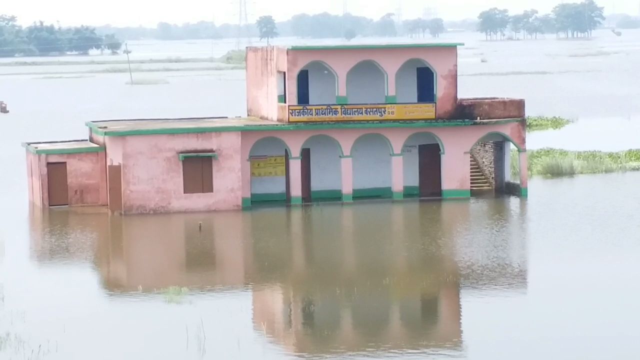 सीतामढ़ी में बाढ़ का दृश्य