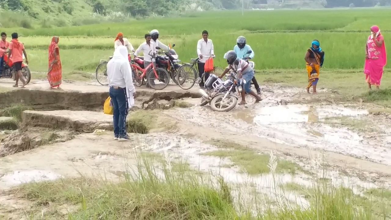 बारिश में लोगों की बढ़ जाती है परेशानी