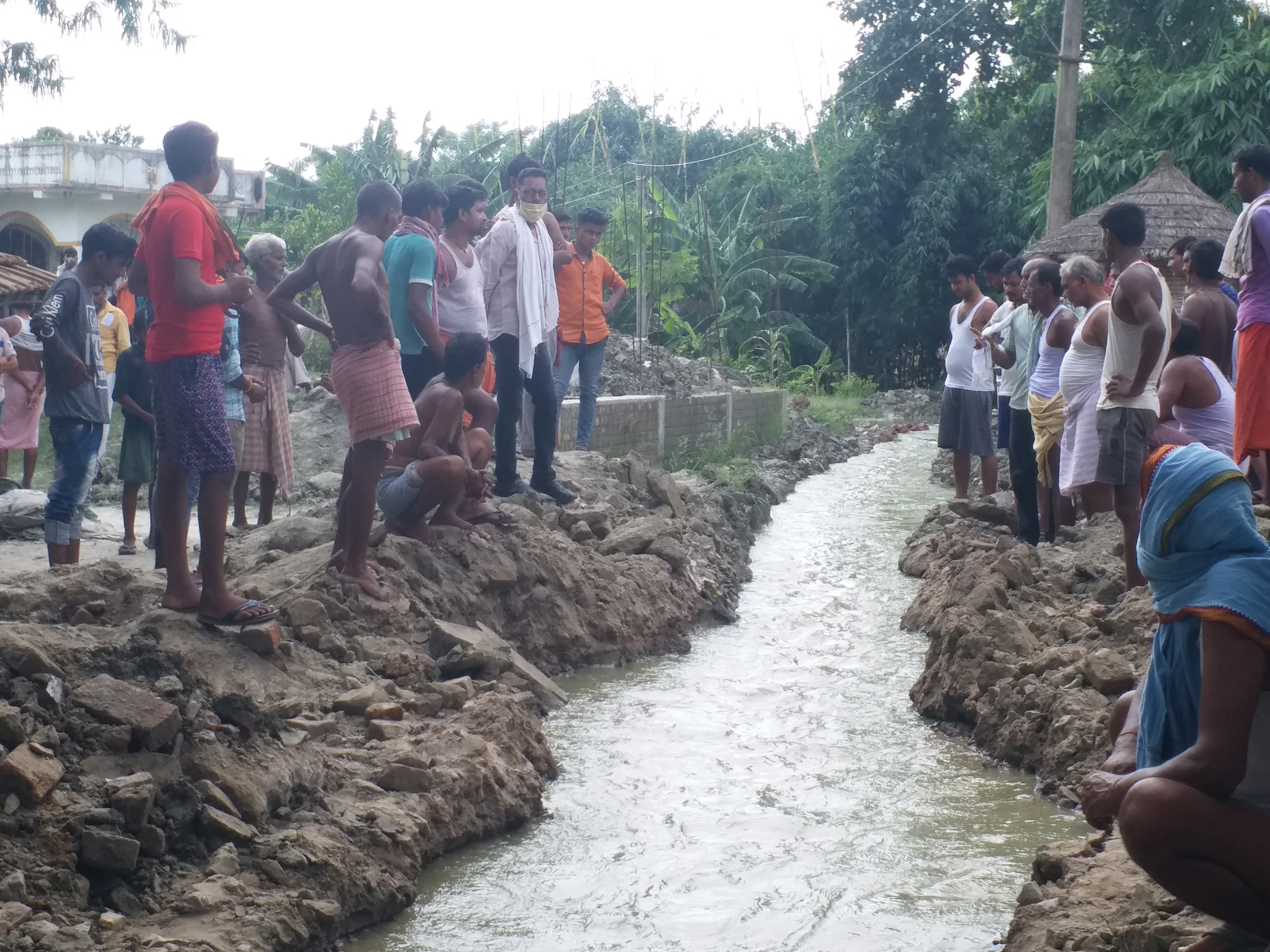 The river dam was cut off in a dispute between two villages in Vaishali