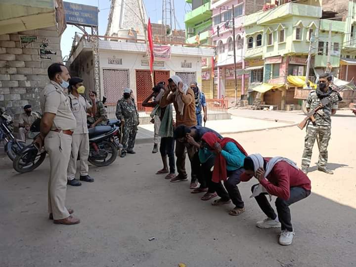 police lathi charge in during lockdown in kaimur