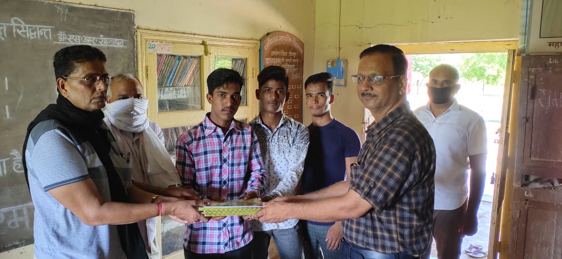 Bhopalgarh news, Distribution of textbooks, school