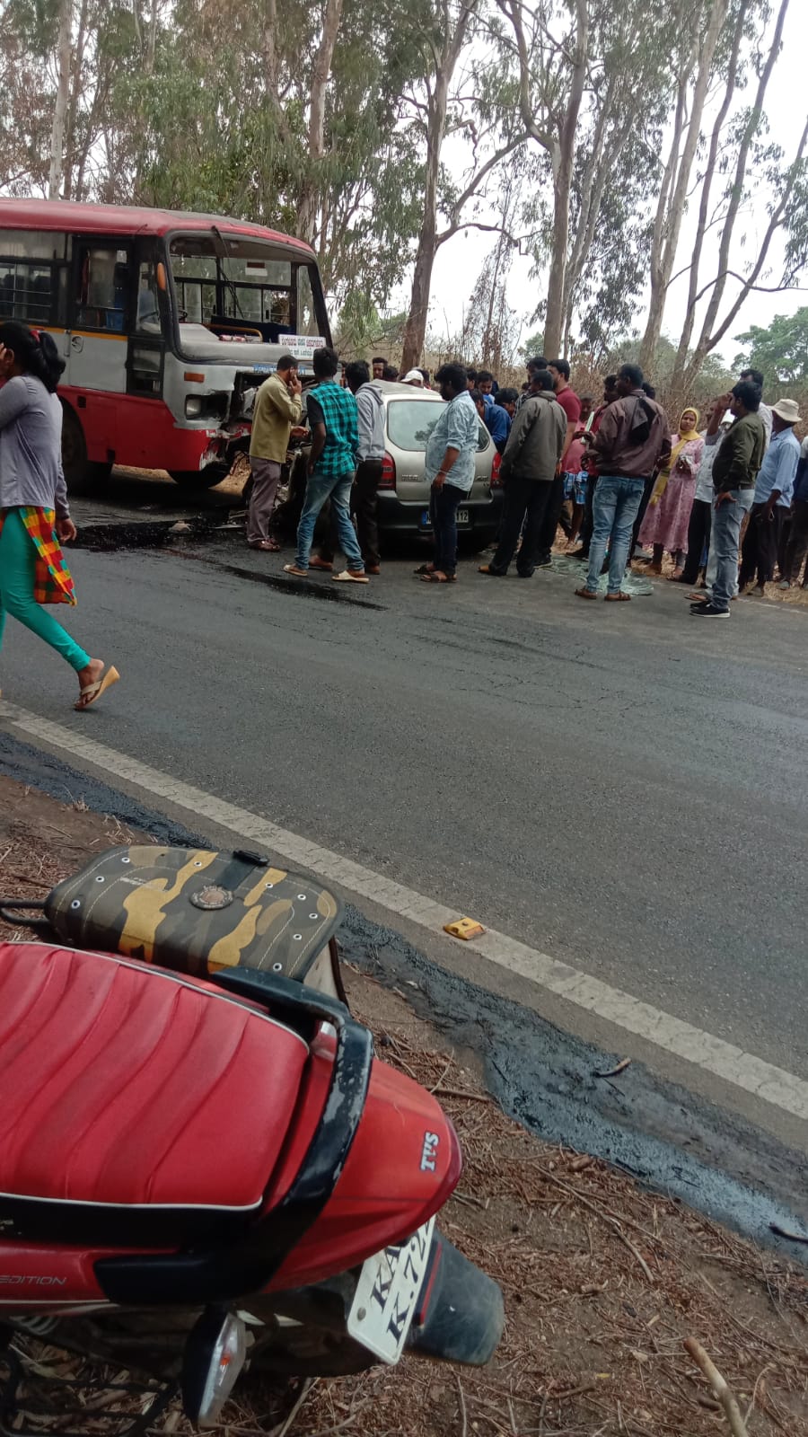 Terrible accident between KSRTC and car at Belur