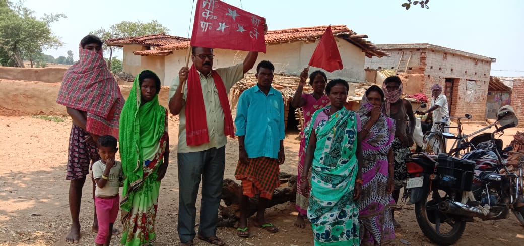 वर्चुअल रैली का विरोध करते भाकपा कार्यकर्ता