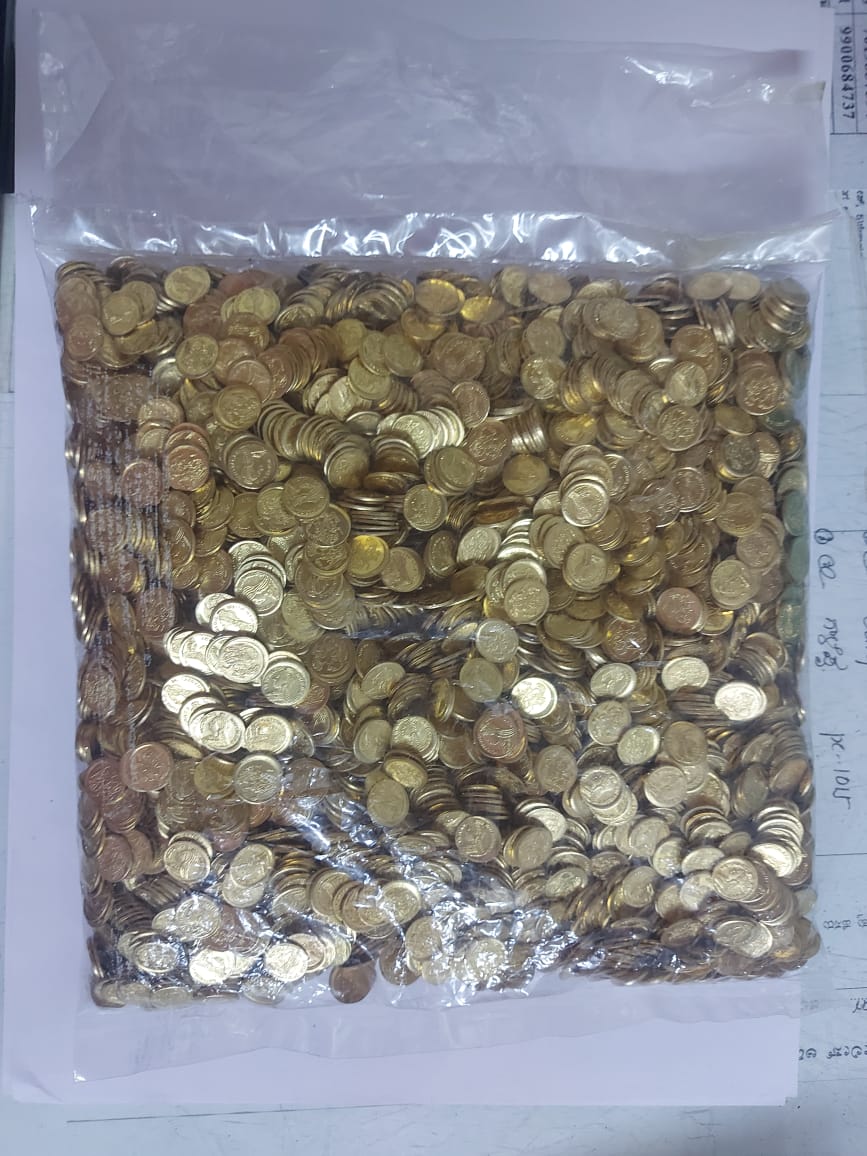 two-arrested-for-trying-to-sell-fake-gold-coins