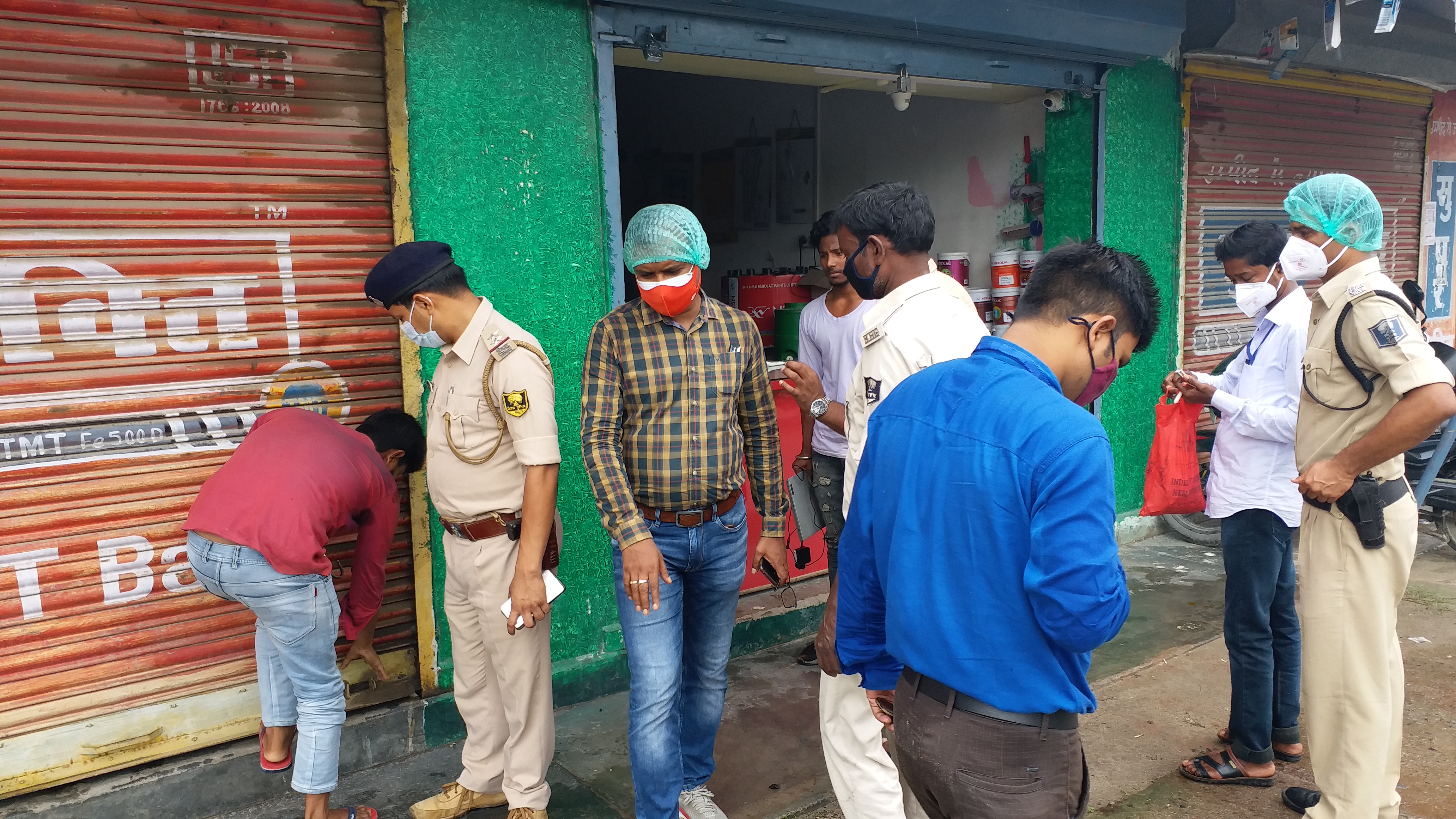 Four shops sealed for violating lockdown