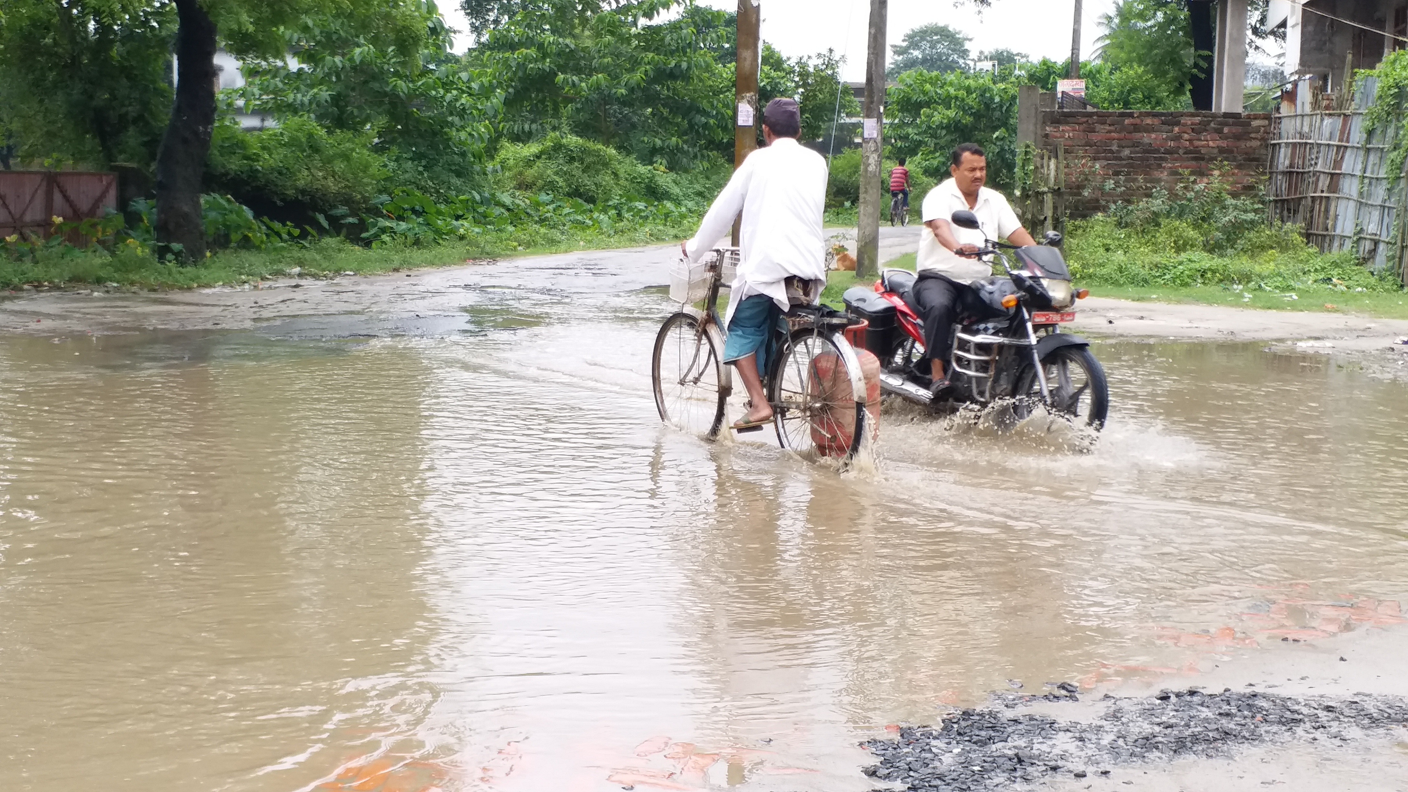 rain turns roads into lakes in araria bihar