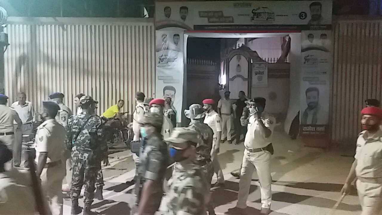 मौके पर पहुंची स्थानीय पुलिस