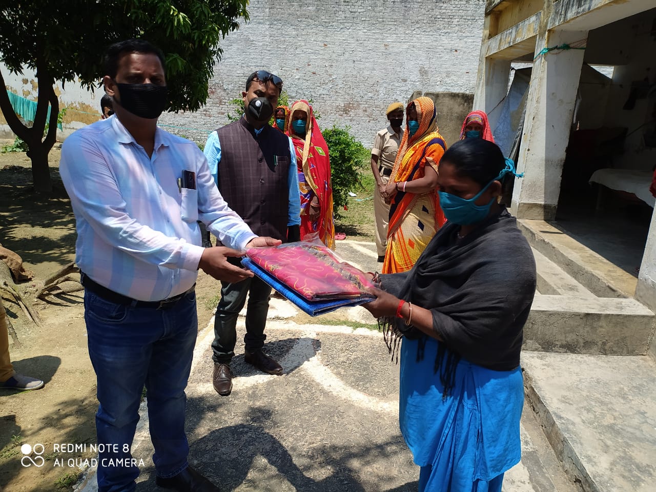 Sarees were distributed among female prisoners