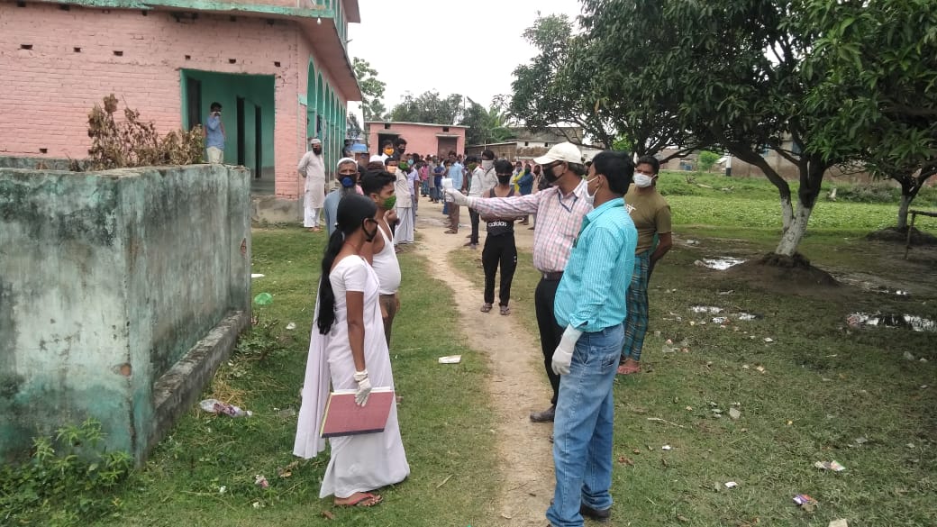 door screening of corona in madhubani