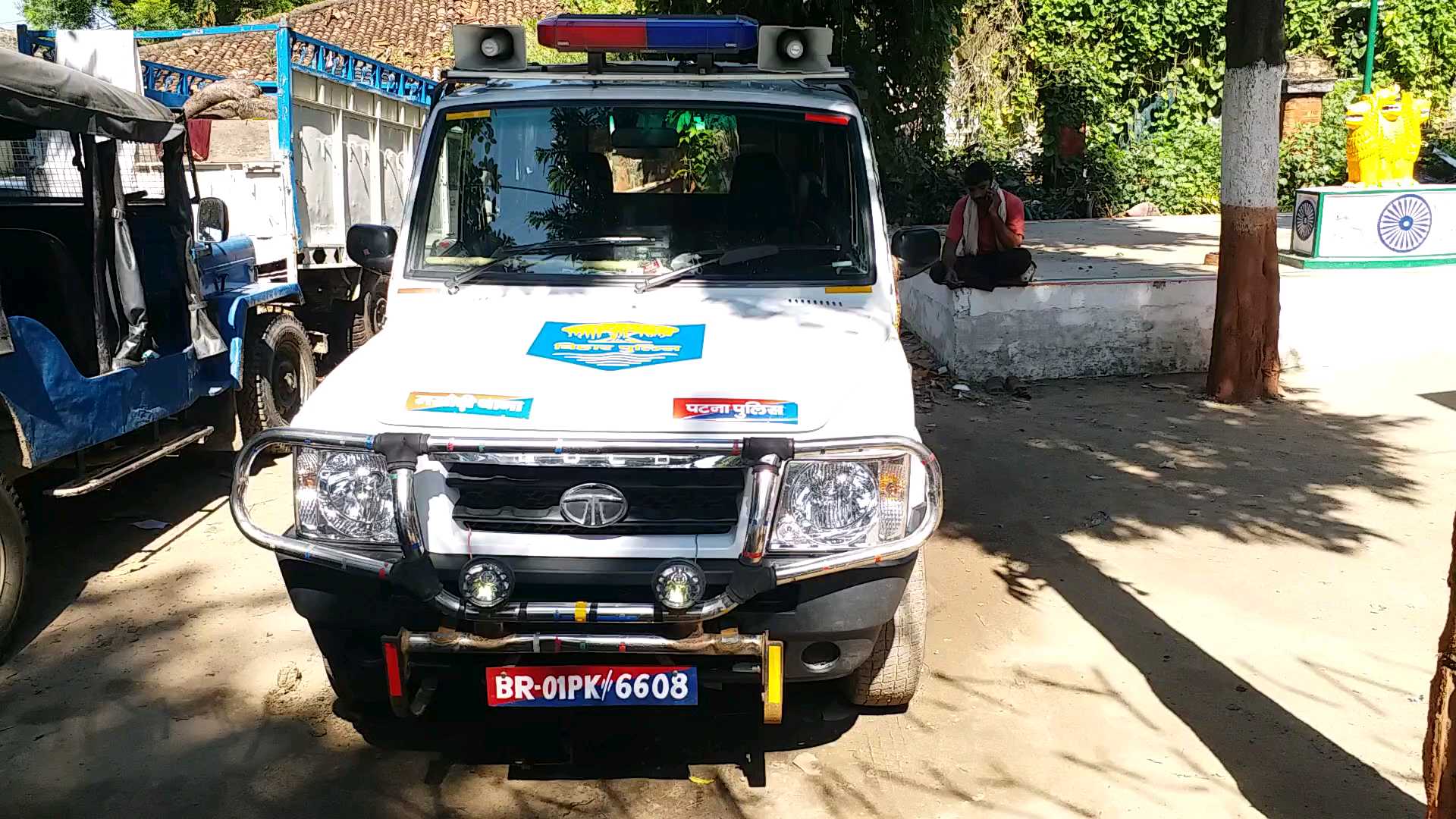 पटना पुलिस की गाड़ी