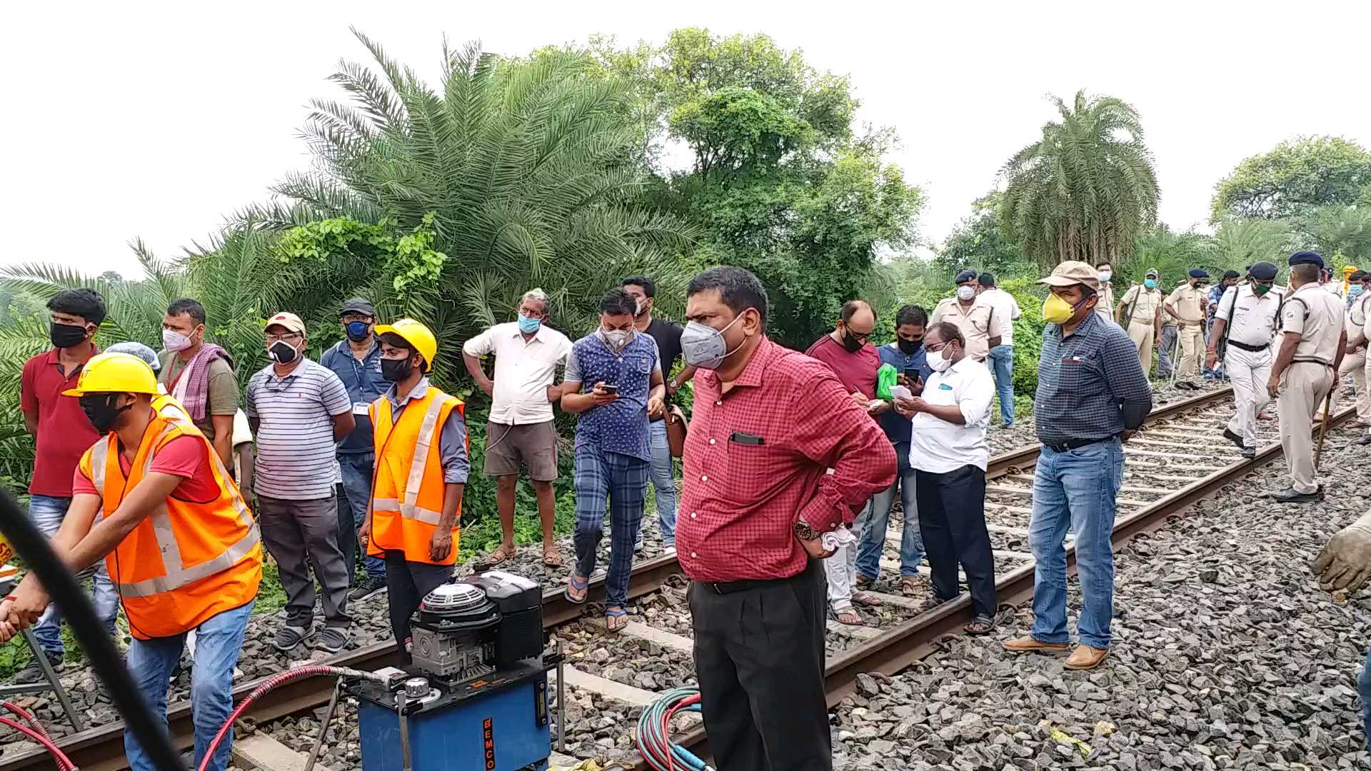 Husband and wife died in a car collision with train in patna