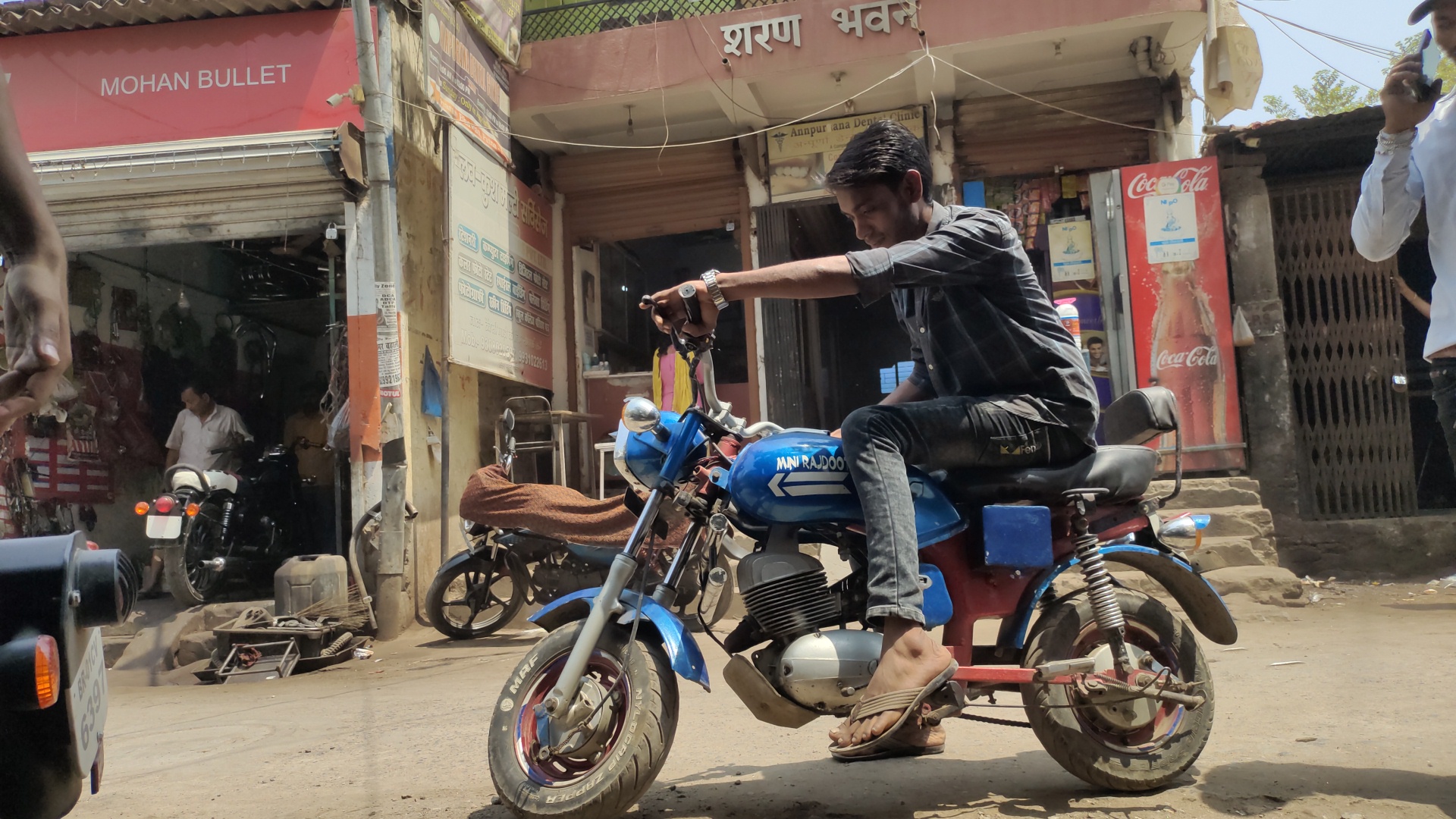 Mini rajdoot bike made from scrap in Patna