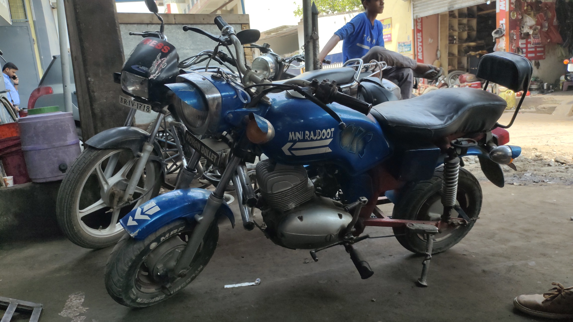 Mini rajdoot bike made from scrap in Patna