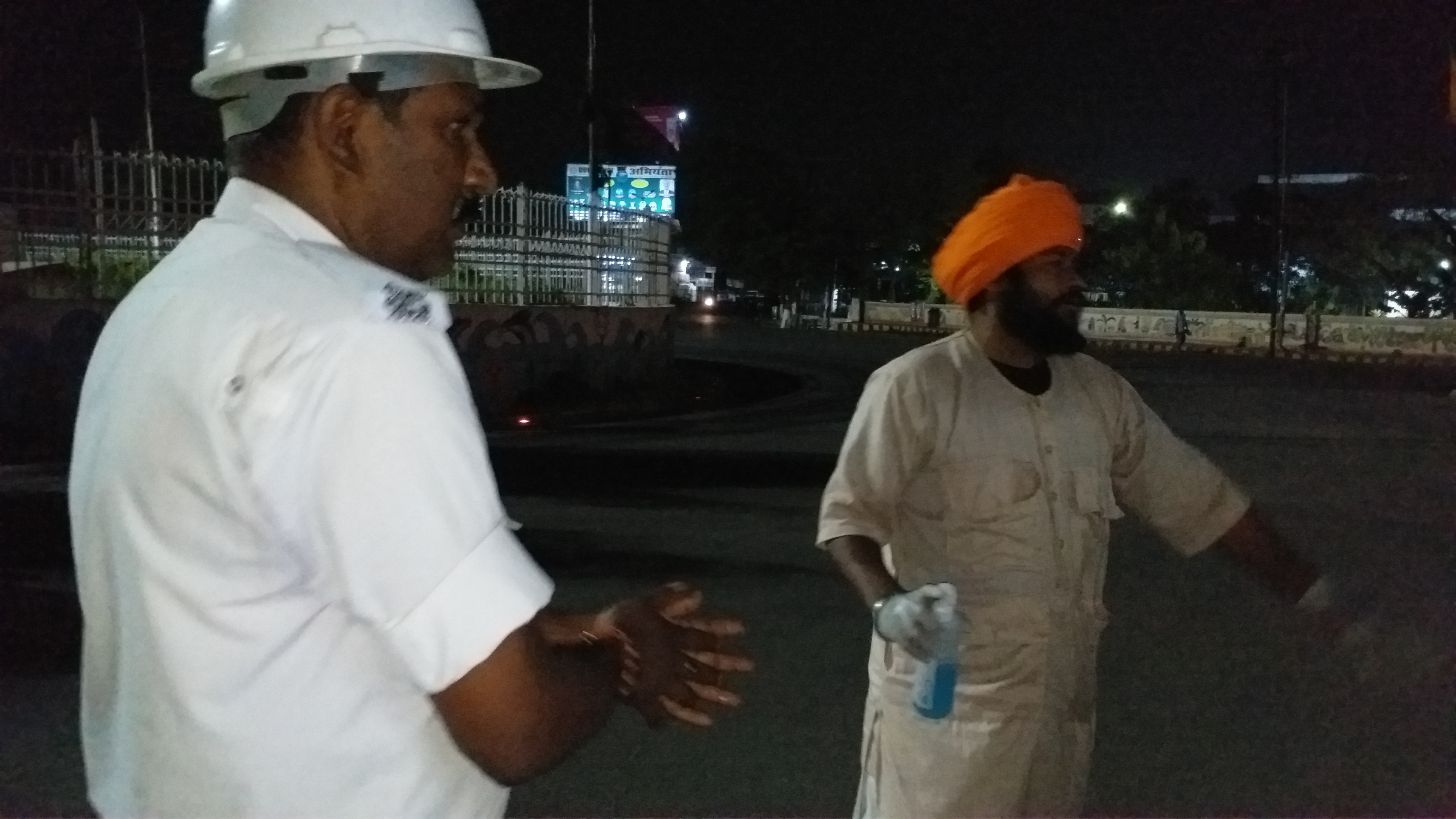 sikh community distrubutes tea and nacks to patna police