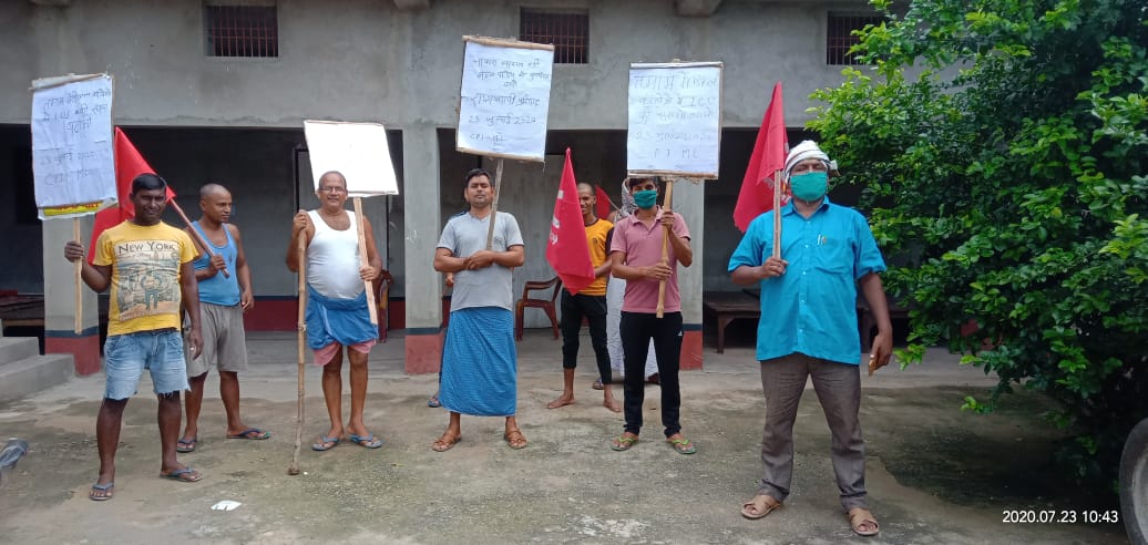 प्रदर्शन कर रहे माले कार्यकर्ता