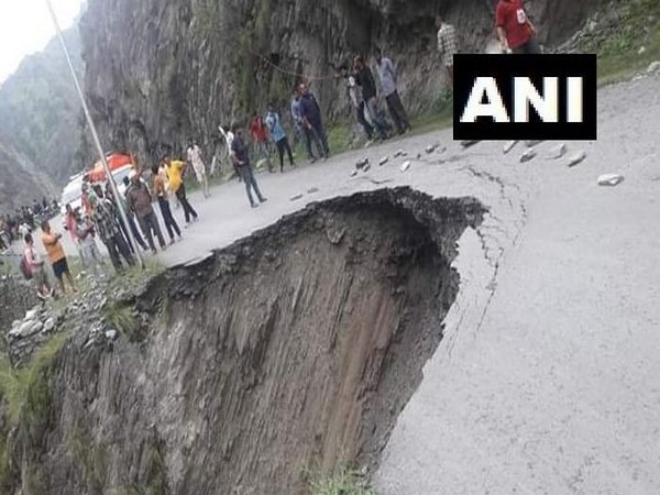 24 BUSES GET STRUCK AS ROAD GETS WASHED AWAY IN HIMACHAL PRADESH