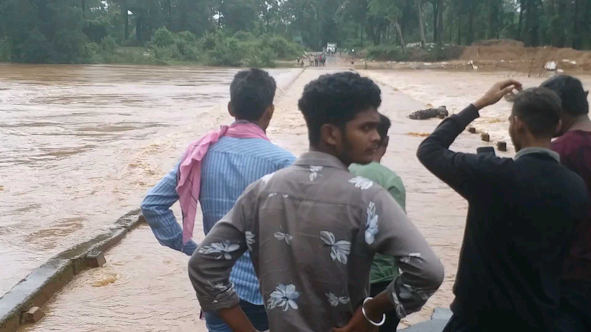 river overflowing due to heavy rain in bijapur