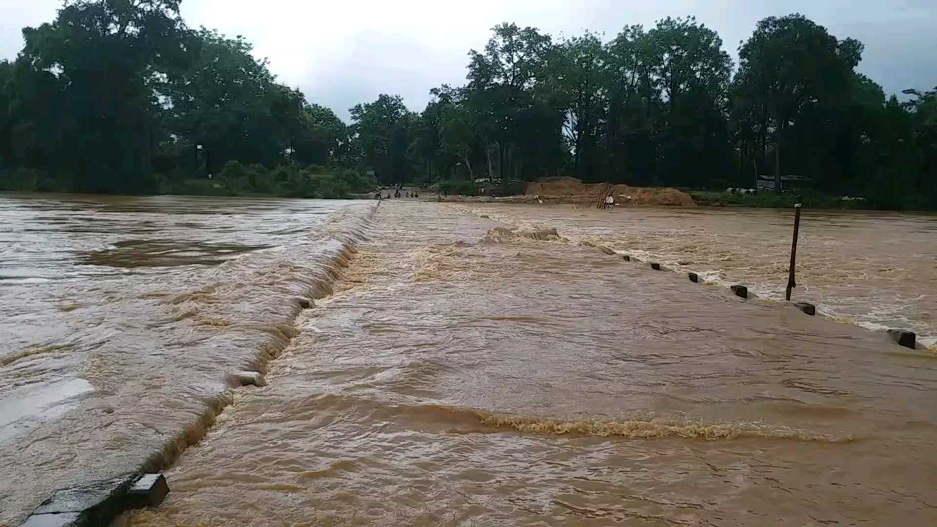 river overflowing due to heavy rain in bijapur