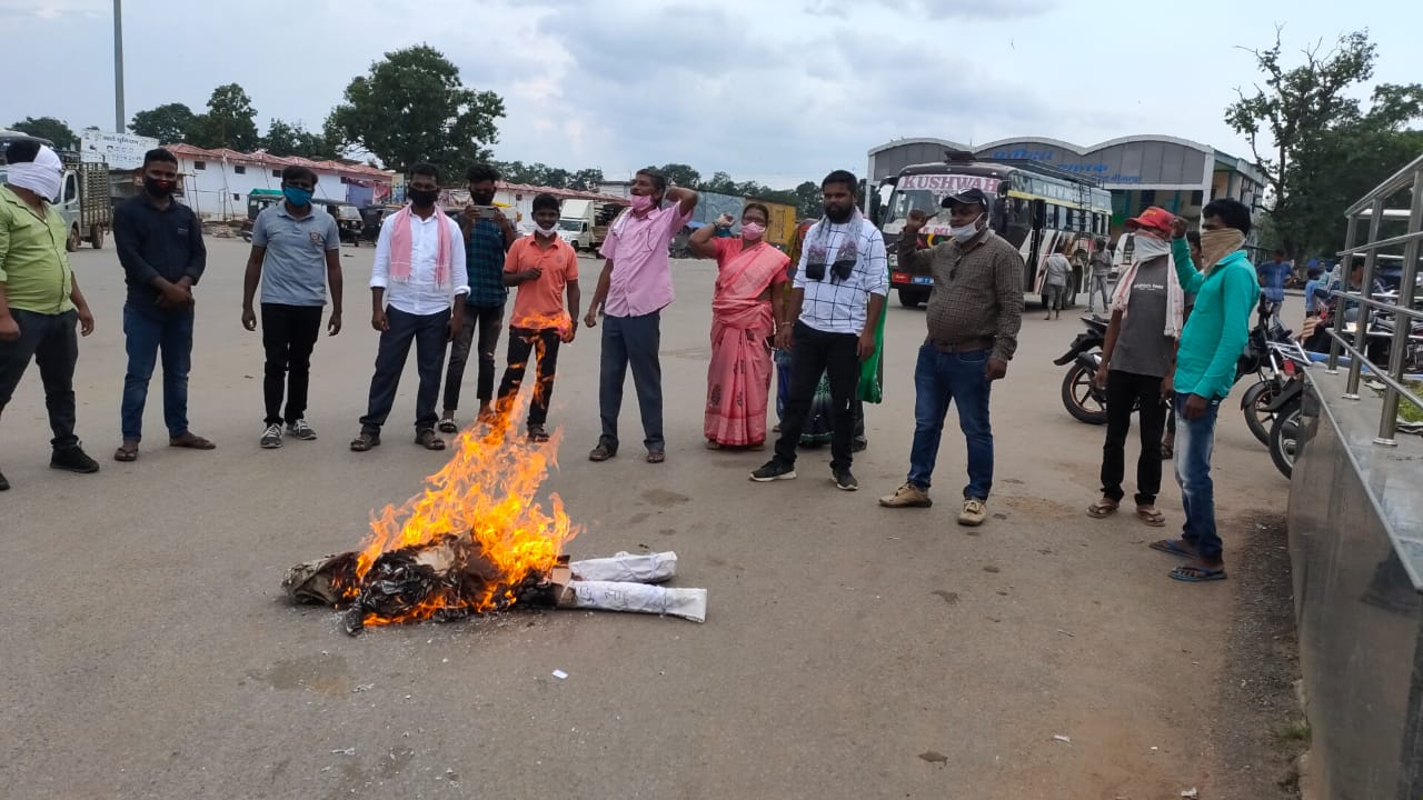 youth janata congress chhattisgarh J burnt effigy against congress government in bijapur