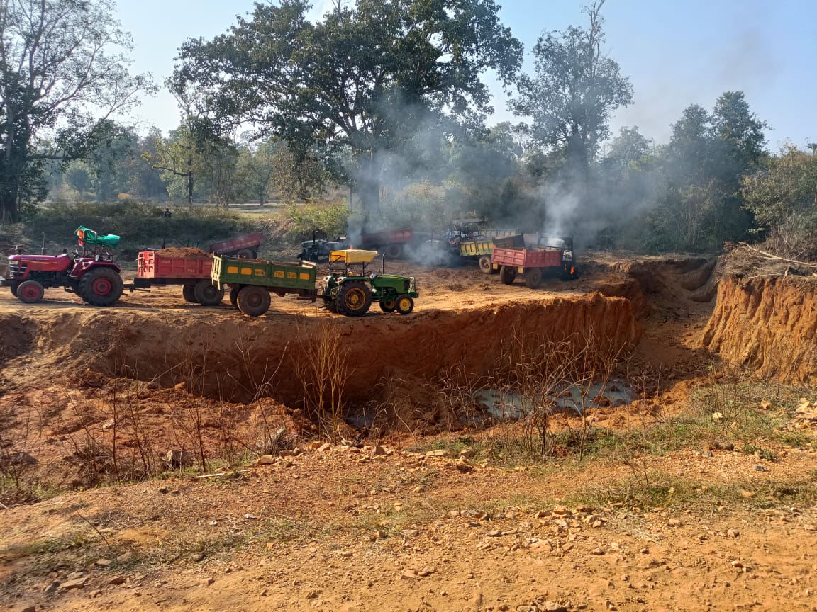 Naxalites set vehicles on fire in Bijapur