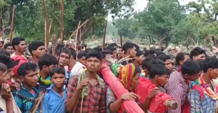 tribals of Gangalur in Bijapur are protesting against baghel government