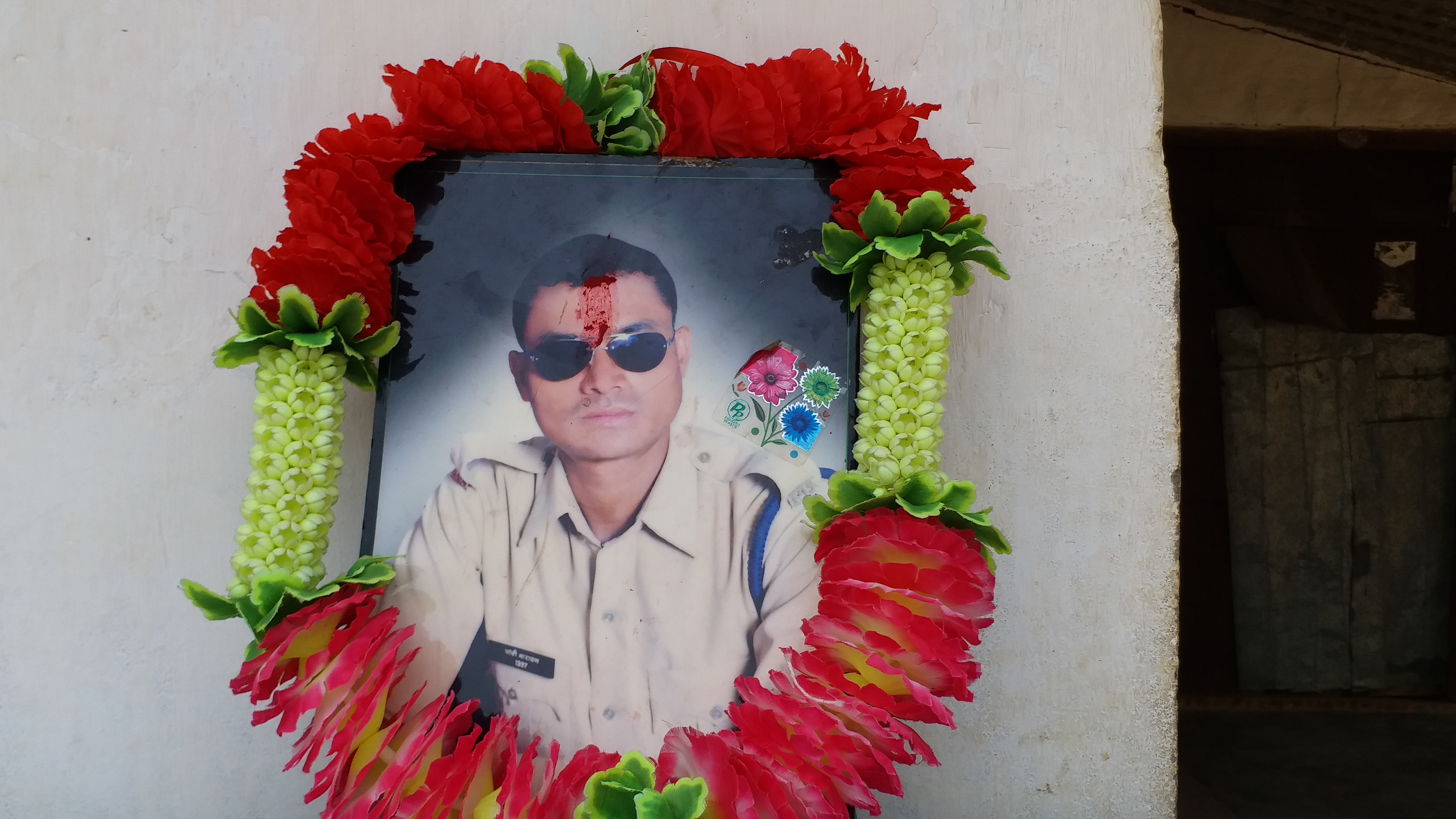 story-of-bijapur-police-naxalite-encounter-martyr-narayan-sodhi-family