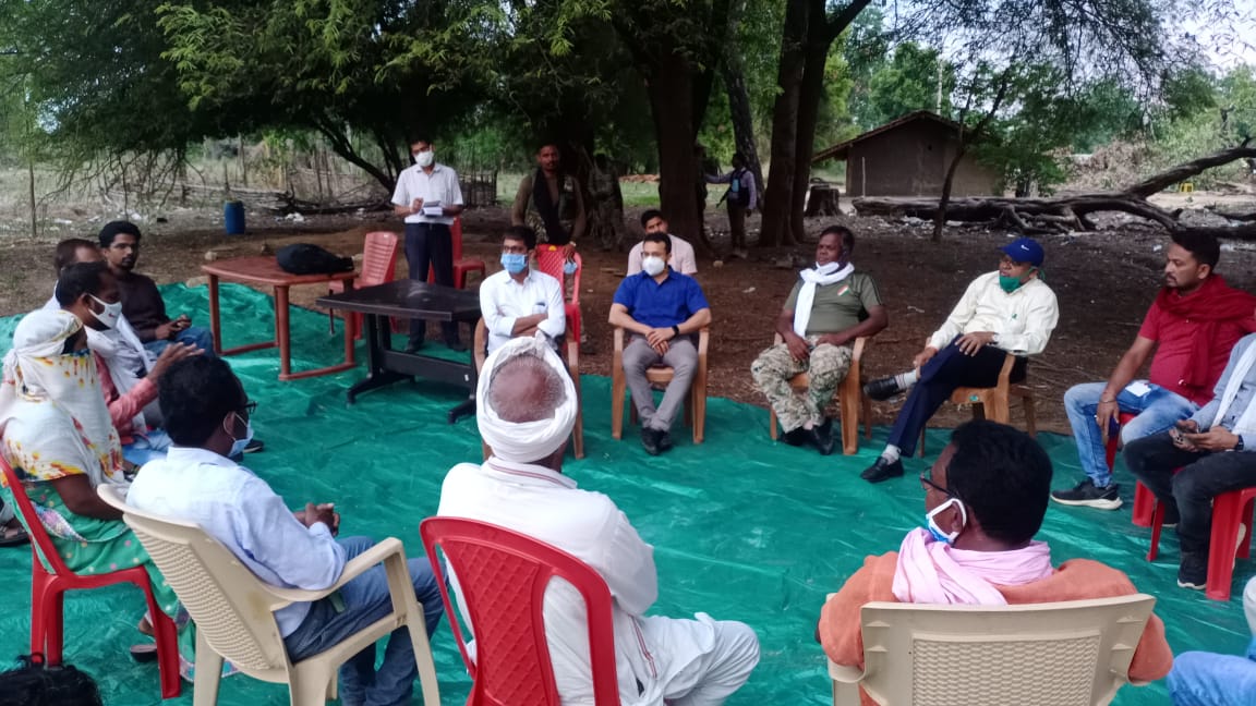 Collector of Bijapur and Sukma including Bastar commissioner discussed with society heads in bijapur