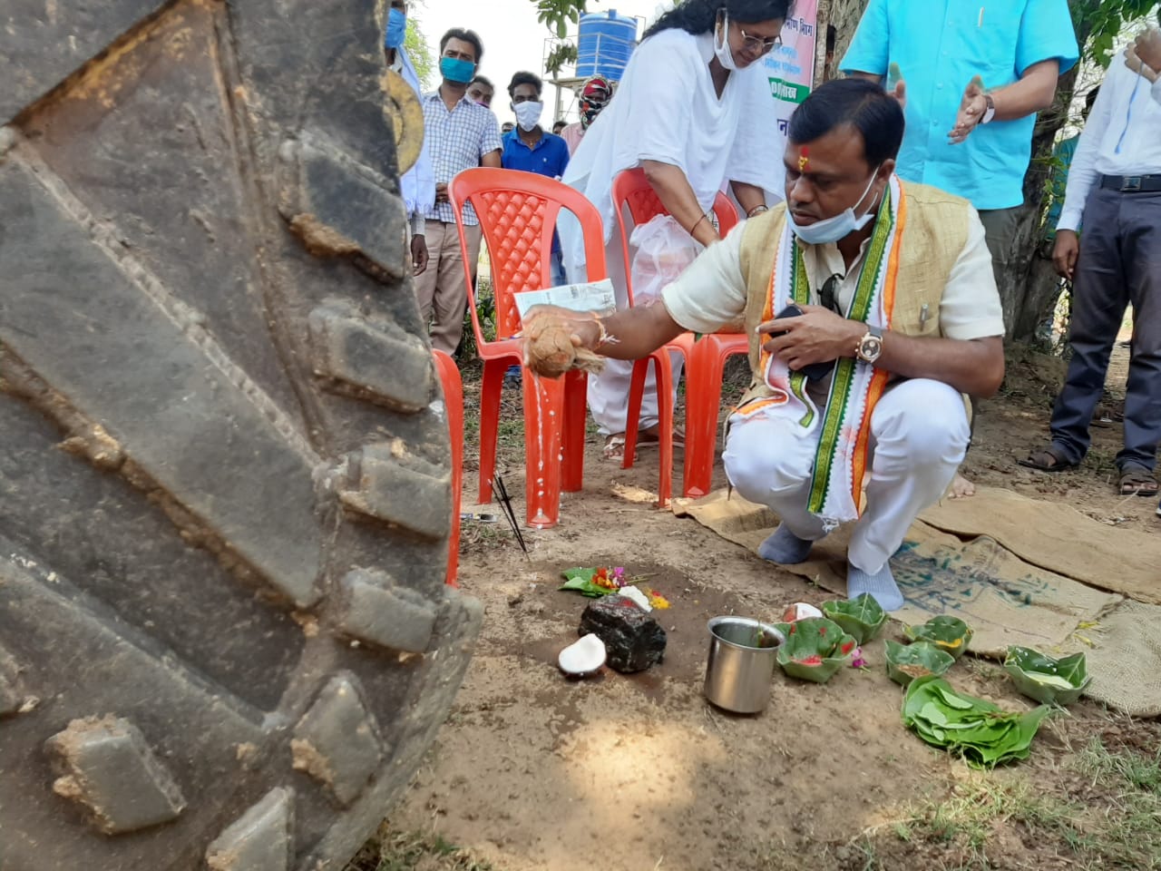 MP Deepak Baij done Land worship of the road at bijapur