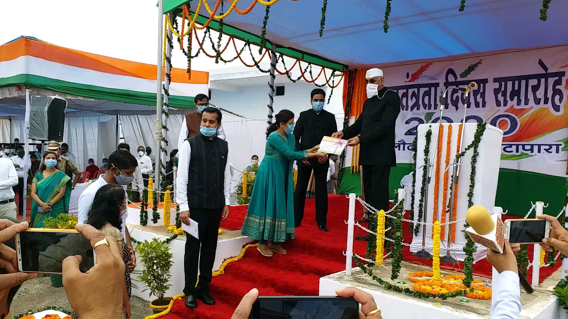 health-minister-ts-singh-deo-hoisted-the-tricolor-in-balodabazar