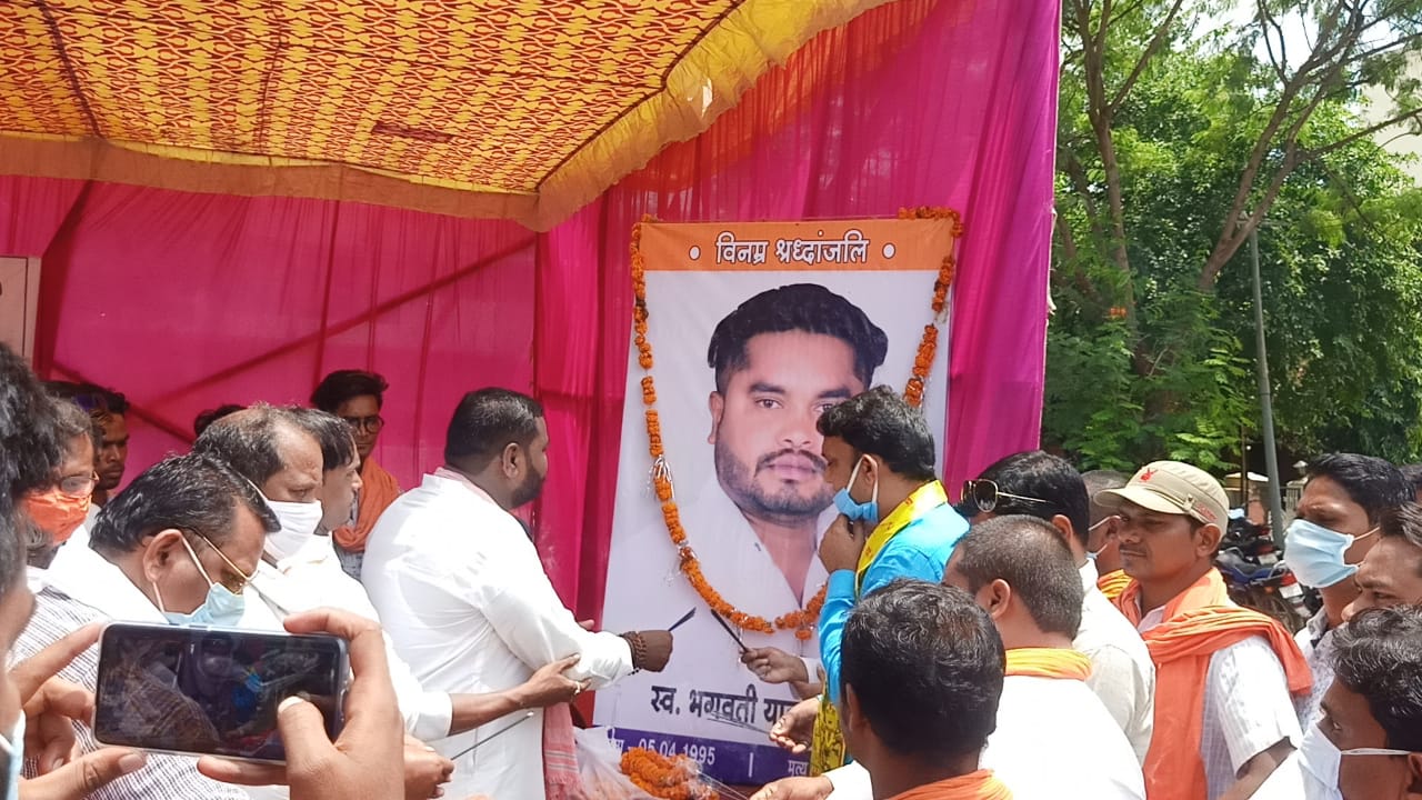 Sarva Yadav society is on hunger strike for justice of Bhakti Yadav murder case in balodabazar