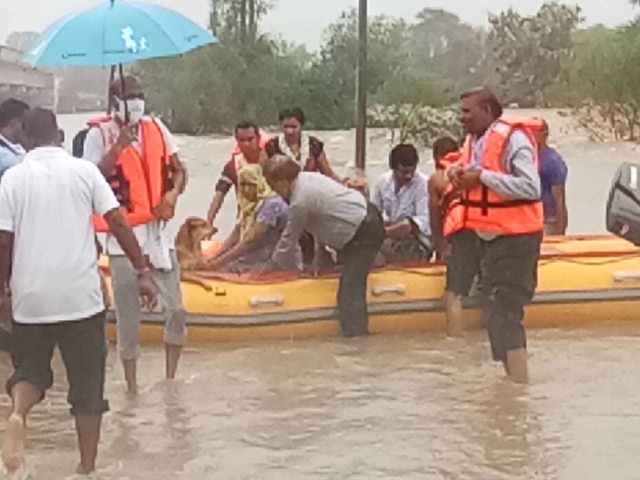 Balodabazar Collector and SP visited flood affected areas