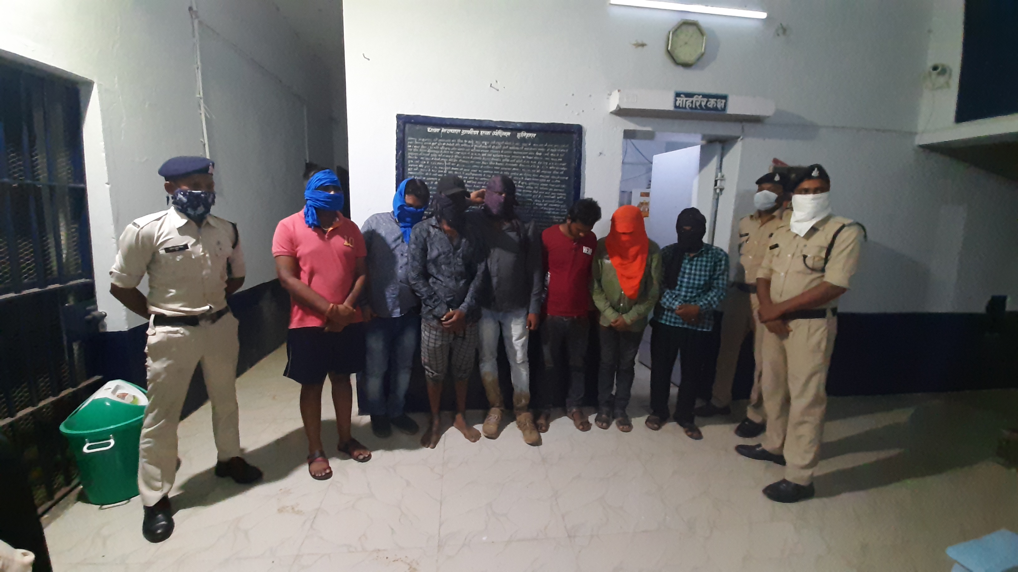 seven gamblers caught in Bhatapara