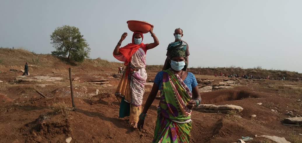 Workers delighted in getting work under MNREGA in Balodabazar