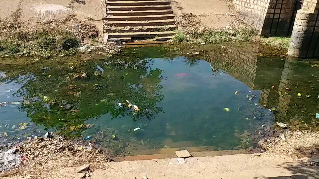 trouble-over-water-in-villagers-due-to-filth-in-jindadayini-tandula-reservoir-canals