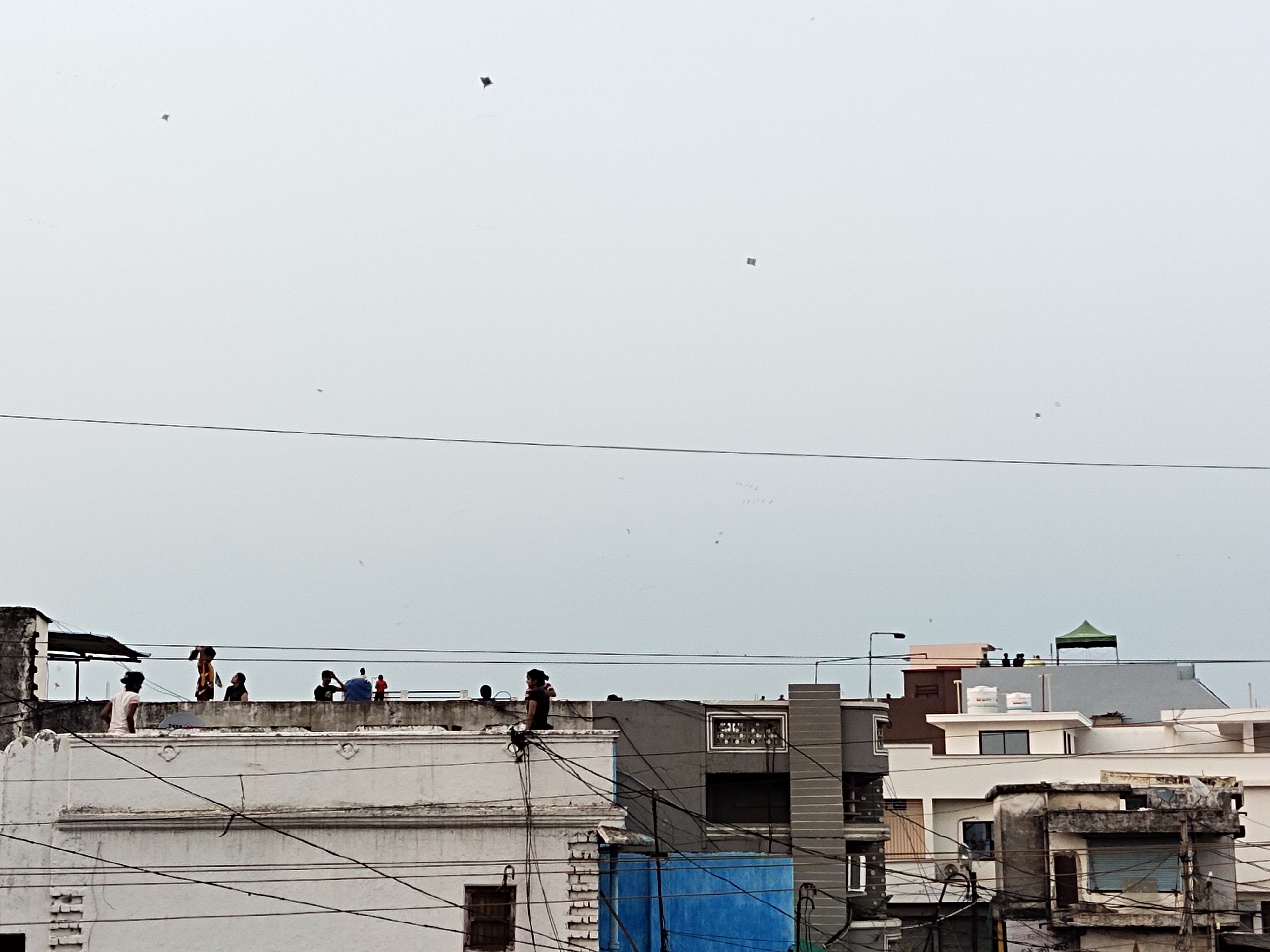 People flying kites to follow lockdown in balod