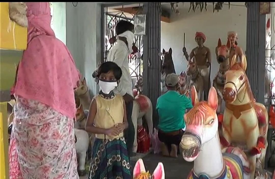 Horse statue is offered in the temple of Mangtu Baba of Balod