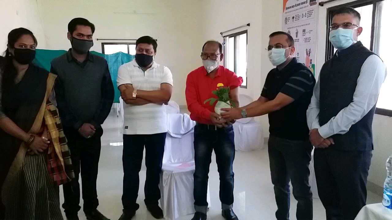 Flower gift presented to Dr. SS Devdas