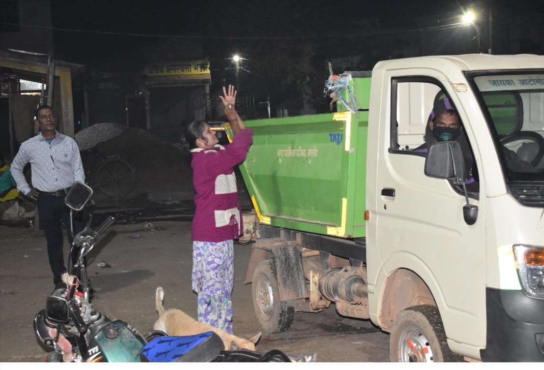 Waste material of mutton rooster with rubbish will be stored in balod