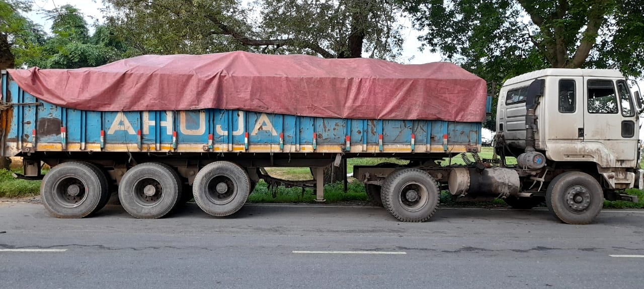 4 trucks seized on charges of illegal coal supply in balrampur