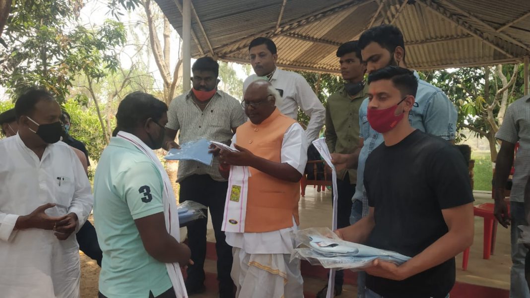 Meeting of forest workers and fire guards in Balrampur