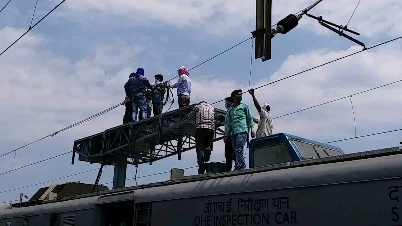 etv-bharat-checks-conditions-of-bilaspur-railway-station-during-lockdown