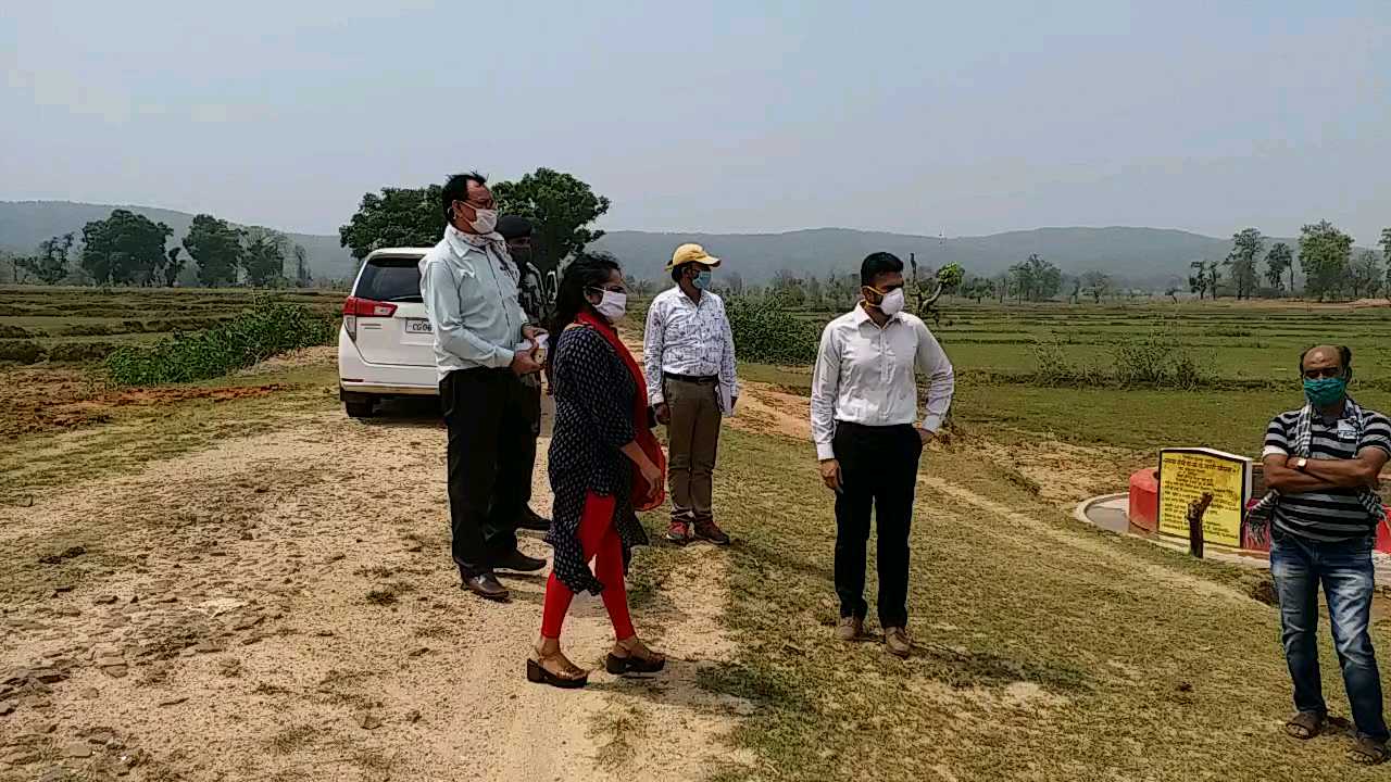 collector-visited-tribal-area-and-also-took-mnrega-work