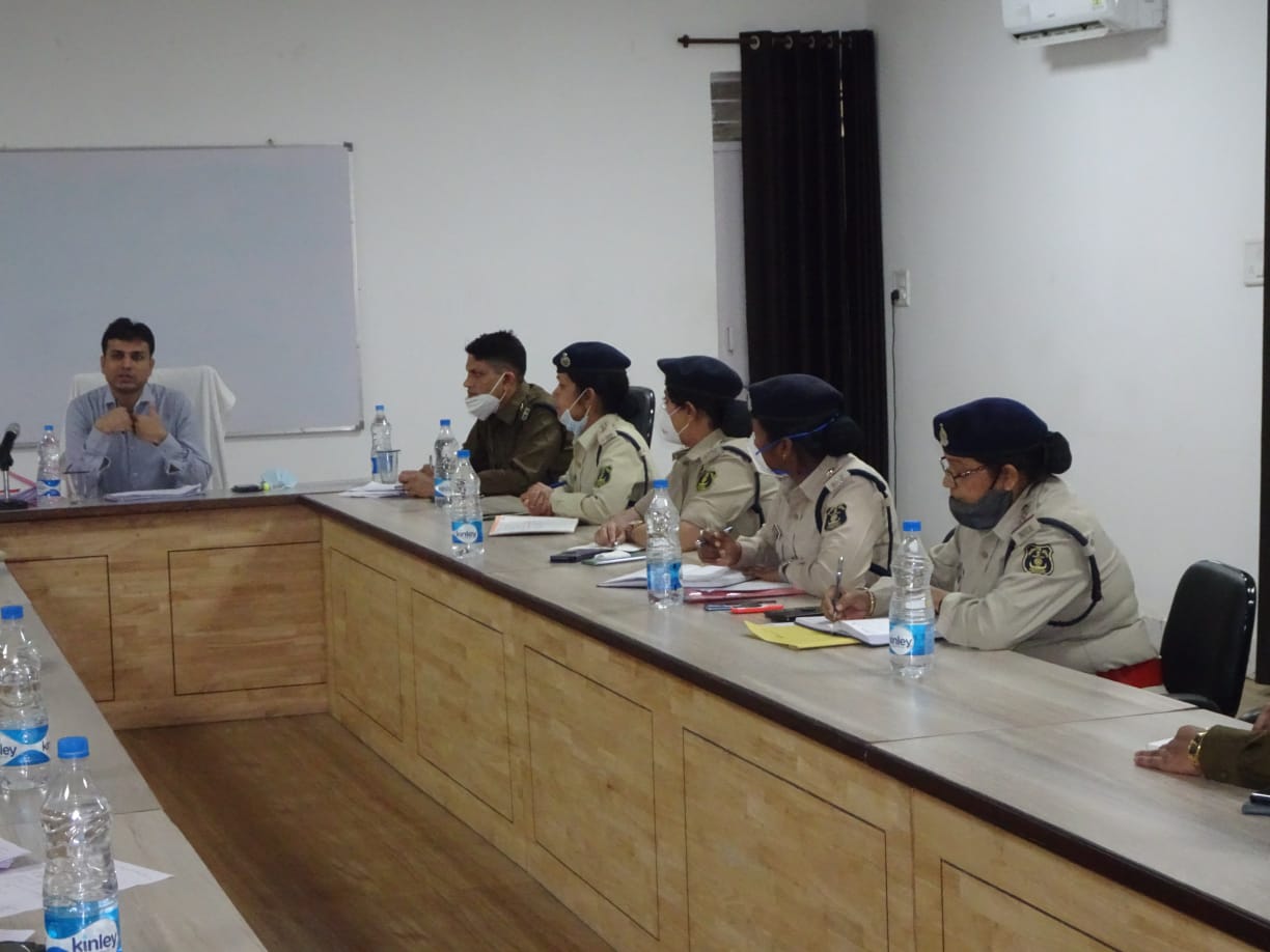 Bilaspur Superintendent of Police Prashant Agrawal held a meeting with gazetted officers and Thanadars