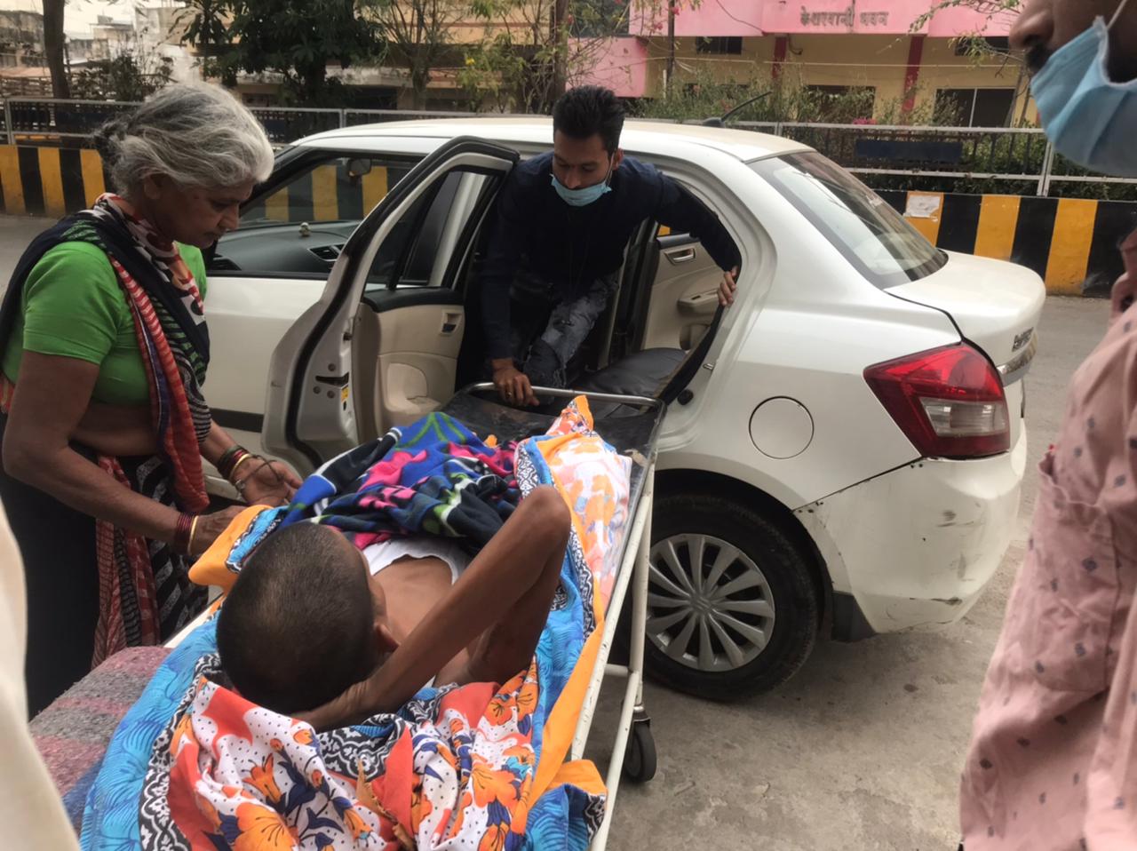 Taxi service owner in Bilaspur is serving Corona patients with their luxury cars